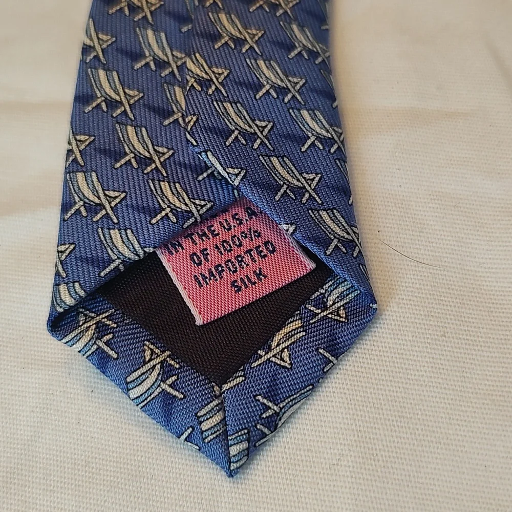 Vineyard Vines blue hand painted lounge chair tie
